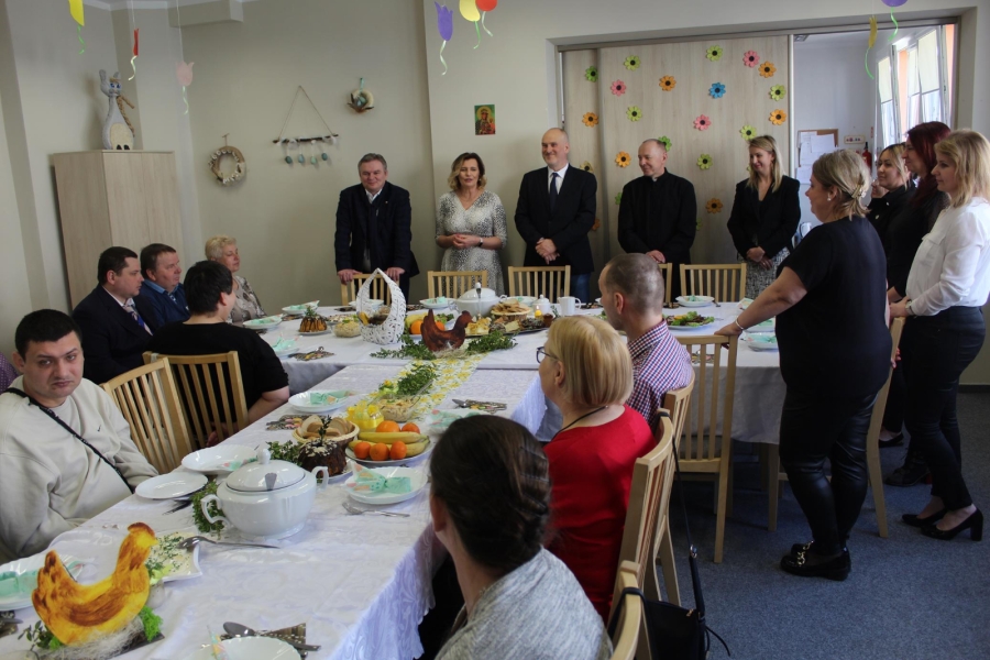 1 – Kierownik ŚDS w Gryfinie wita zaproszonych gości.