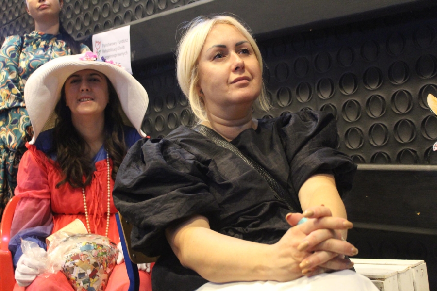 2.Terapeutka oraz uczestniczka siedzące na widowni