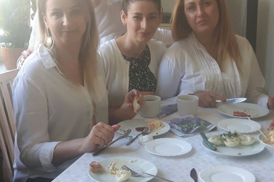 Grupa terapeutek podczas śniadania