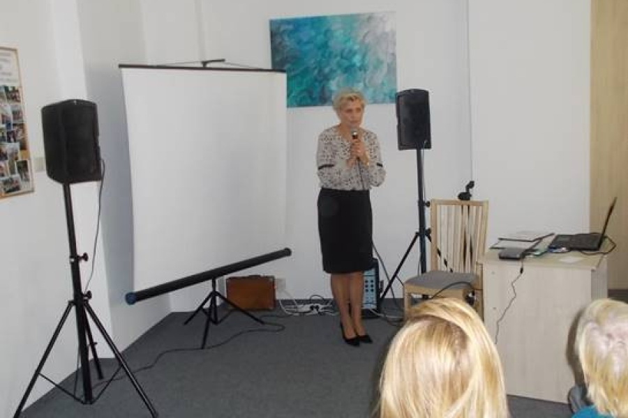 Kierownik ŚDS przemawiający do publiczności