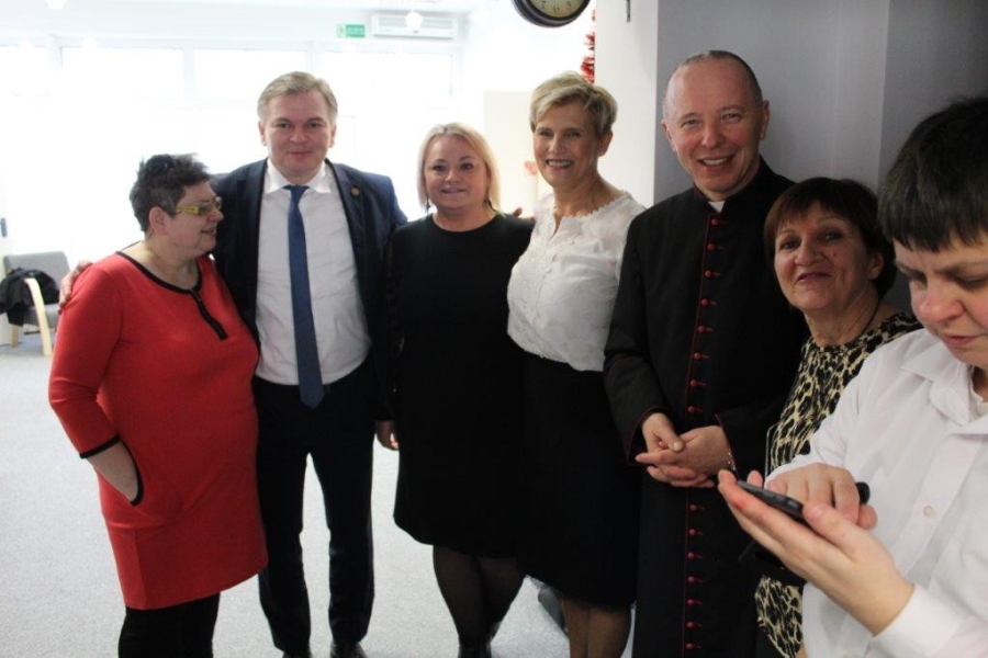 Zdjęcie grupowe uczestników wraz z kadrą ŚDS i gośćmi