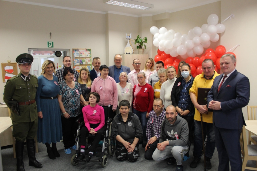 1- Zdjęcie grupowe Uczestników, kadry ŚDS w Gryfinie oraz zaproszonych gości.